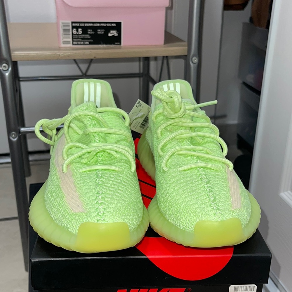 Yeezy 350 v2 Glow Size 5
